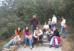 【gad杭州公司】我司女员工“三.八妇女节”怡情自然，花香中尽享快乐